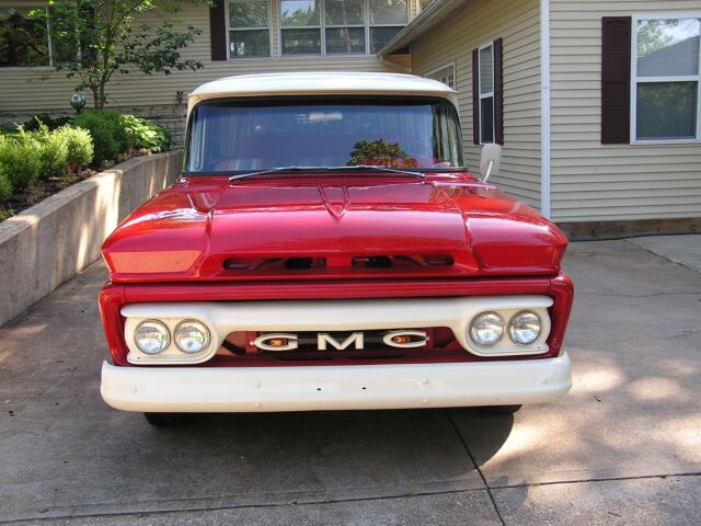 GMC Suburban 1962 image number 1