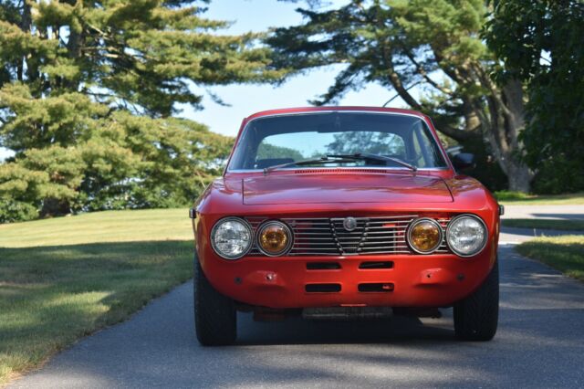 Alfa Romeo GTV 1974 image number 1