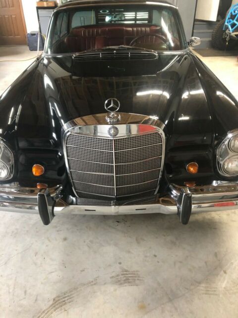 Mercedes-Benz 250SE 2.5 Fuel Injected In-line 6 cylinder 1967 image number 1