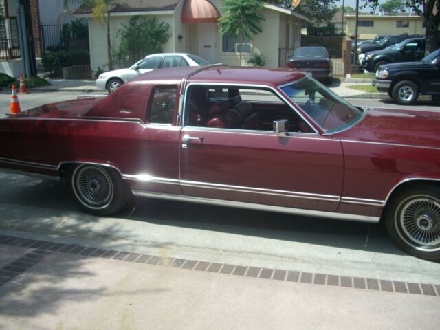 Lincoln Town Car 1979 image number 12