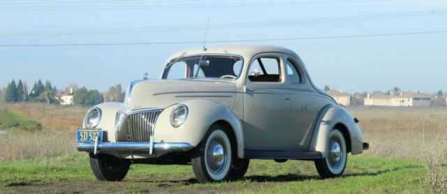 Ford Deluxe 1939 image number 0