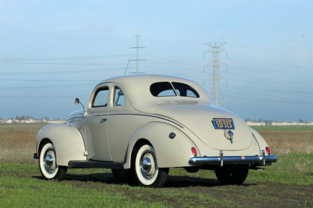 Ford Deluxe 1939 image number 1