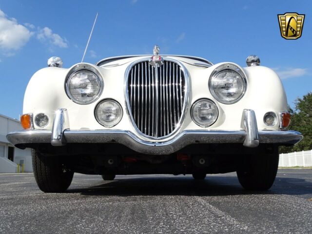 Jaguar S-Type 1967 image number 28