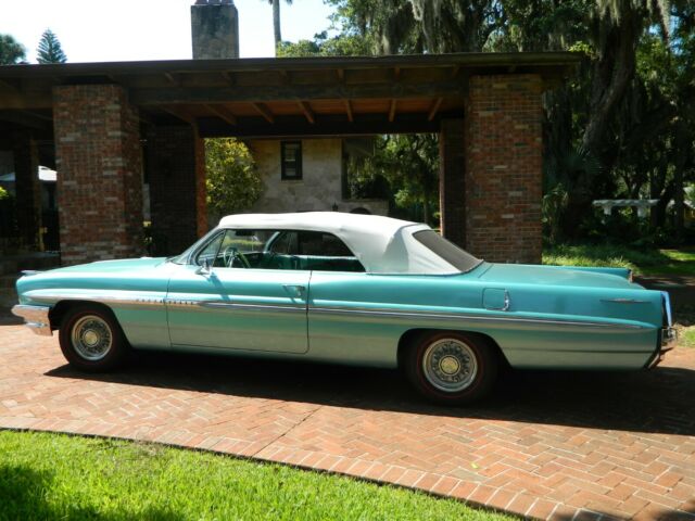 Pontiac Bonneville 1961 image number 0