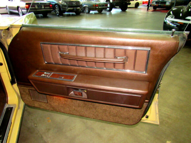 Lincoln Continental 1972 image number 20