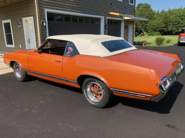 Oldsmobile Cutlass 1971 image number 2