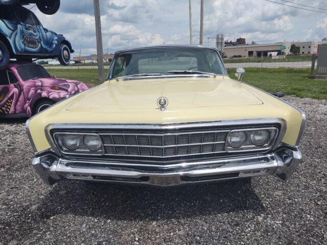 Chrysler Imperial 1966 image number 2