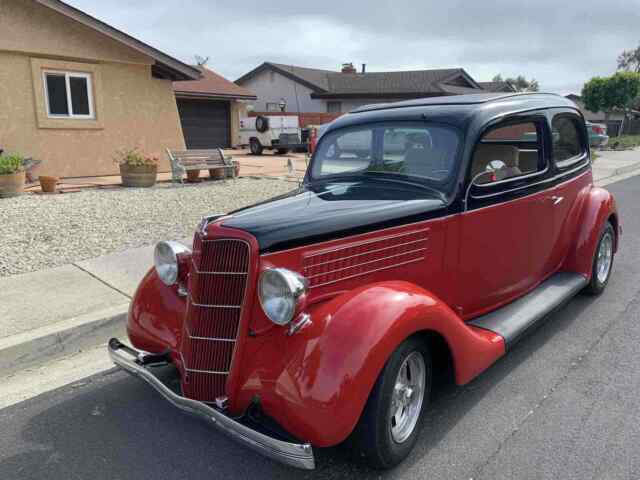 Ford sedan 1935 image number 2