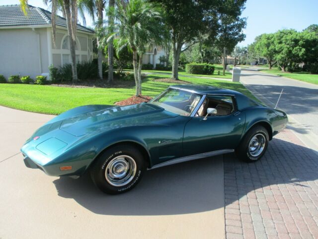 Chevrolet Corvette 1975 image number 18