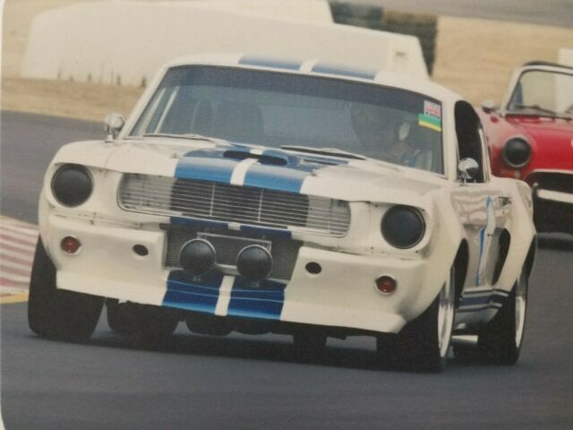 Ford Mustang 1965 image number 21