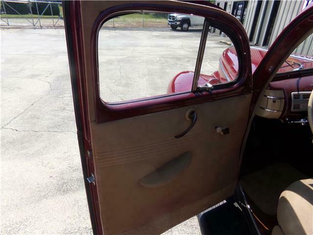 Ford Deluxe Sedan 1940 image number 44