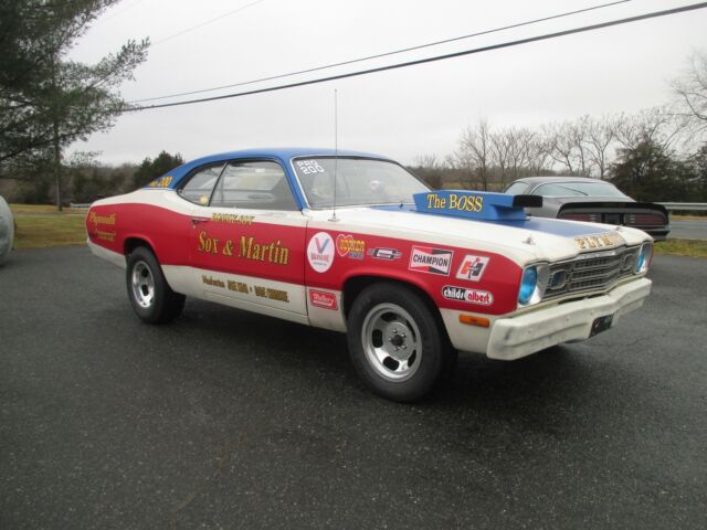 Plymouth Duster 1975 image number 30