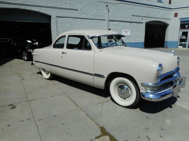 Ford Custom Coupe 1950 image number 13