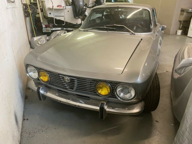 Alfa Romeo GTV 1974 image number 4