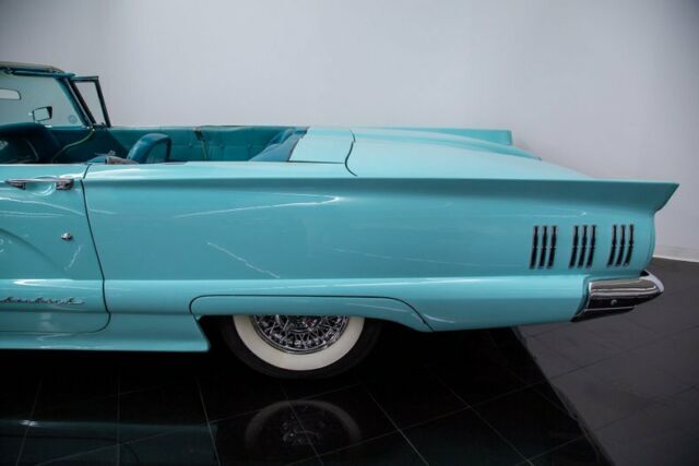 Ford Thunderbird 1960 image number 13