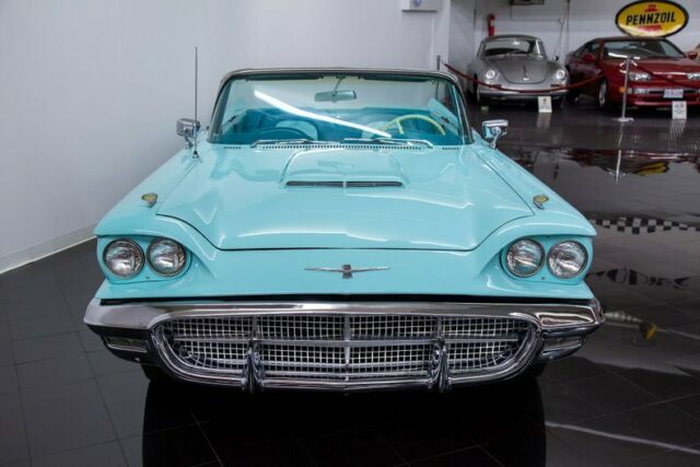 Ford Thunderbird 1960 image number 2