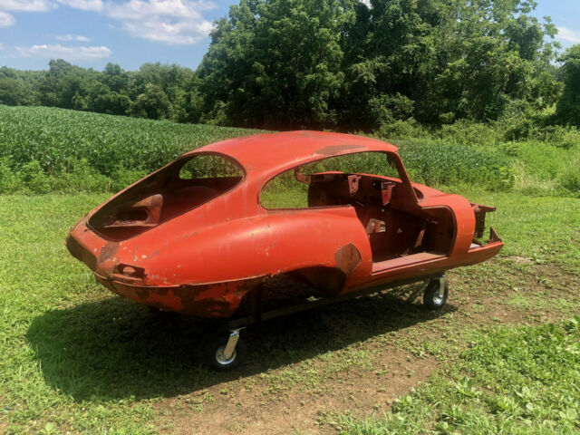 Jaguar E-Type 1963 image number 16