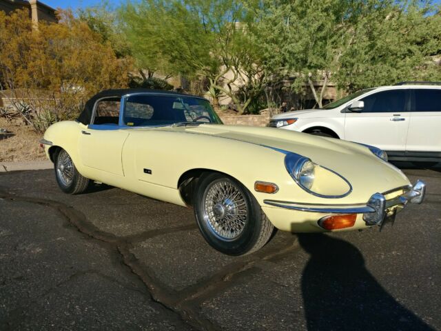 Jaguar E-Type 1971 image number 1