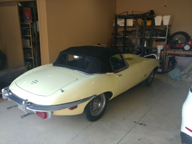 Jaguar E-Type 1971 image number 20