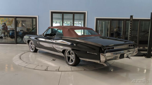 Pontiac Bonneville 1967 image number 2