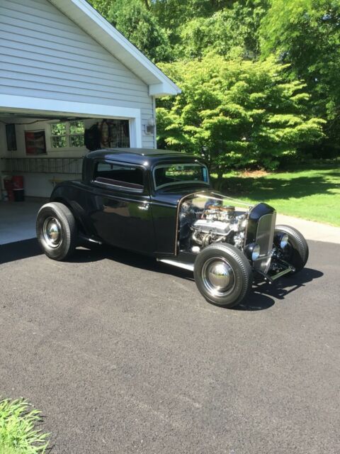 Ford 3 Window Coupe 1932 image number 0