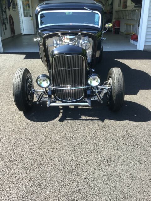 Ford 3 Window Coupe 1932 image number 3