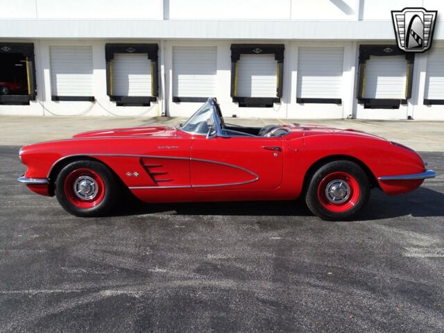 Chevrolet Corvette 1960 image number 3