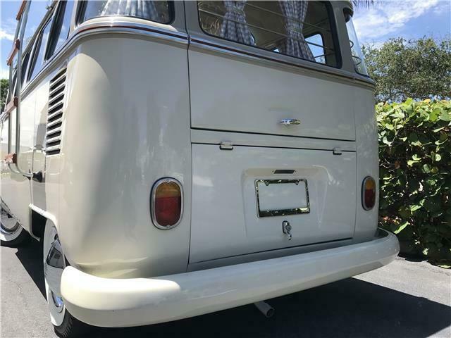 Volkswagen Bus/Vanagon 1975 image number 21