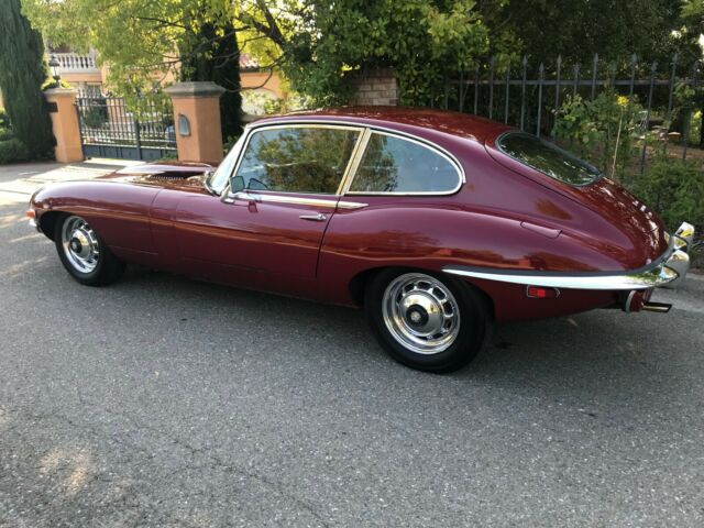 Jaguar E-Type 1970 image number 2