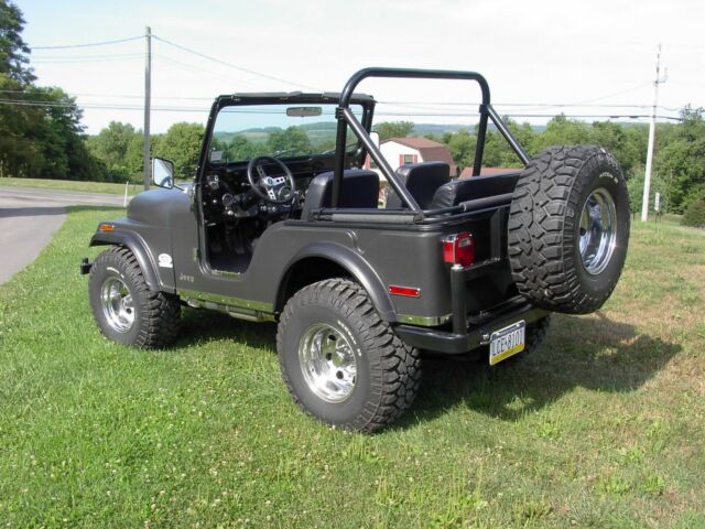 Jeep CJ 1972 image number 17