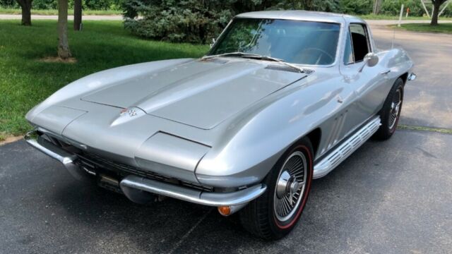 Chevrolet Corvette 1965 image number 0