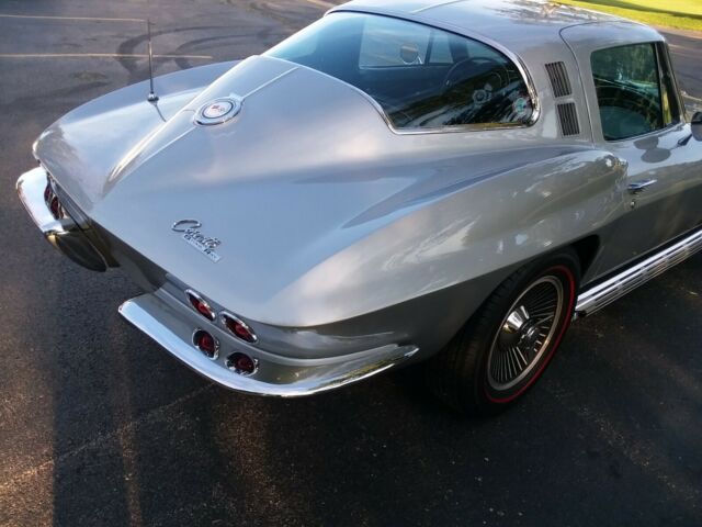 Chevrolet Corvette 1965 image number 30