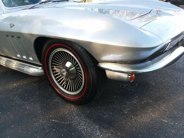 Chevrolet Corvette 1965 image number 32