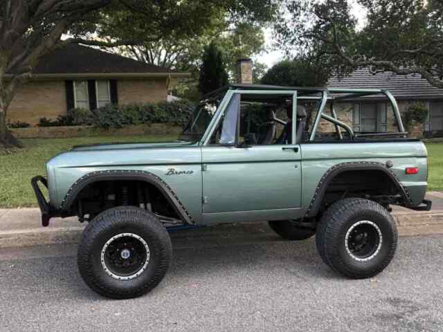 Ford Bronco 1971 image number 1