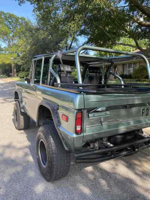 Ford Bronco 1971 image number 2