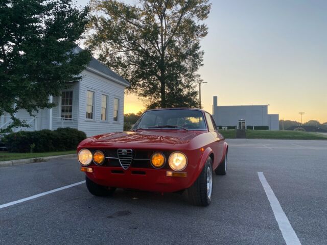 Alfa Romeo GTV 1972 image number 1