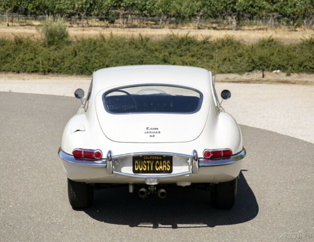 Jaguar E-Type 1966 image number 27