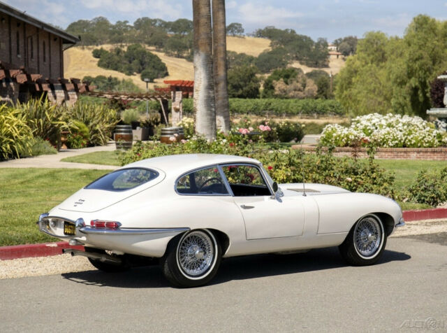 Jaguar E-Type 1966 image number 28