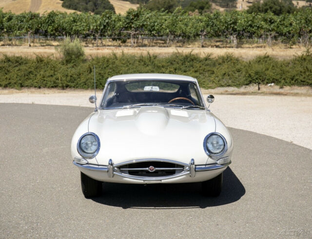 Jaguar E-Type 1966 image number 31