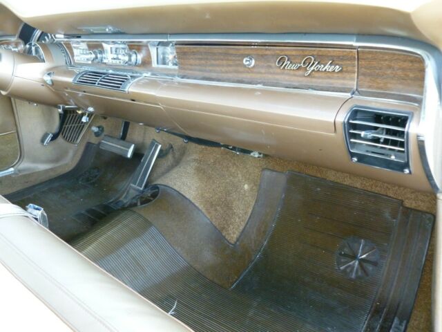 Chrysler New Yorker 1966 image number 39