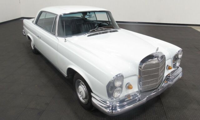 Mercedes-Benz 250SE 2.5 Fuel Injected In-line 6 cylinder 1967 image number 32