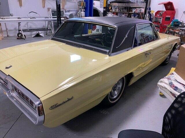 Ford Thunderbird 1965 image number 2