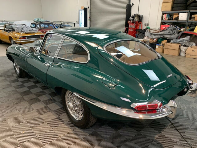 Jaguar E-Type 1962 image number 10