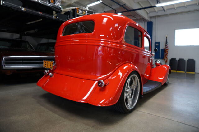 Ford Tudor 2 Dr Sedan Street Rod Custom 1934 image number 43