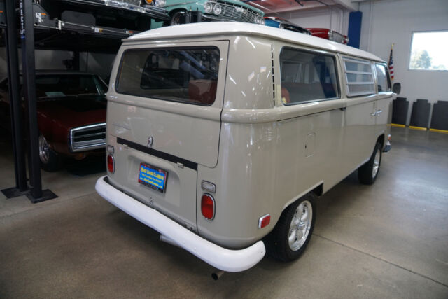 Volkswagen Kombi Van Passenger Bus 1970 image number 12