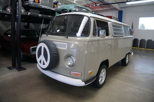 Volkswagen Kombi Van Passenger Bus 1970 image number 29