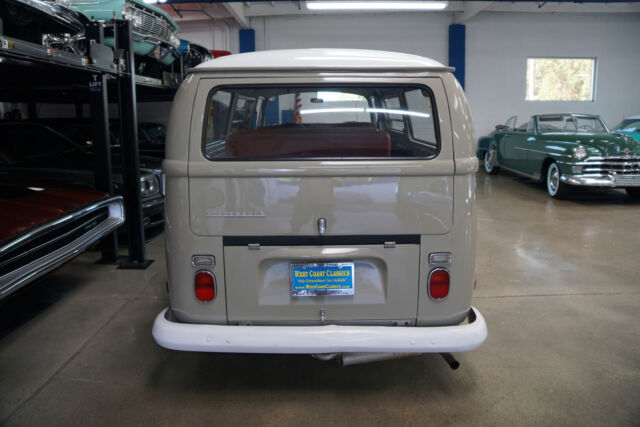 Volkswagen Kombi Van Passenger Bus 1970 image number 33