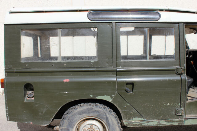 Land Rover SERIES III 109 1976 image number 4