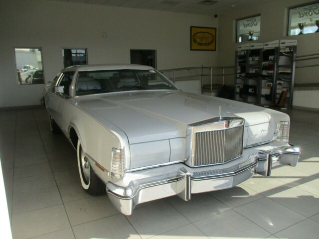 Lincoln Continental 1976 image number 0