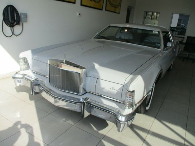 Lincoln Continental 1976 image number 1